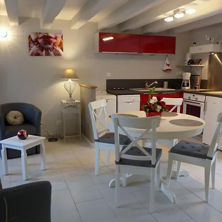 Holiday home Maison De Caractere Avec Jardin Et Terrasse, Proche Langres - Fr-1-611-39