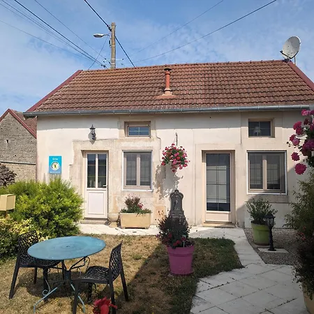 Maison De Caractere Avec Jardin Et Terrasse, Proche Langres - Fr-1-611-39 Feriehus